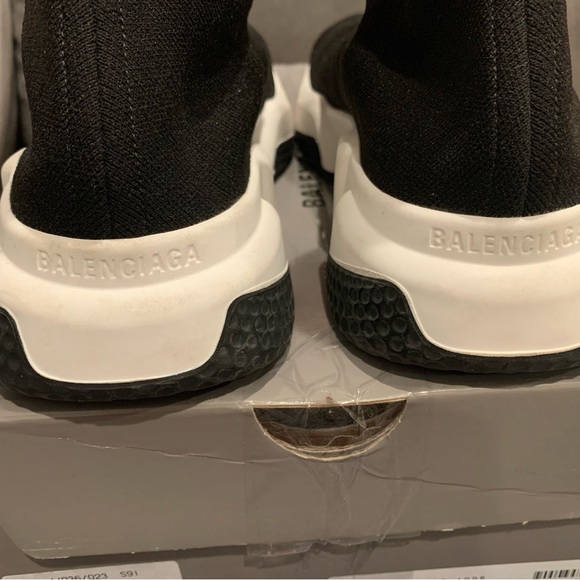 Balenciaga knit sneaker in black/white. Lightly worn. - Picture 4 of 15